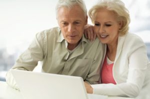Как заработать пенсионеру на дому через интернет