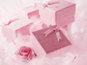 Что подарить на праздник розовой свадьбы